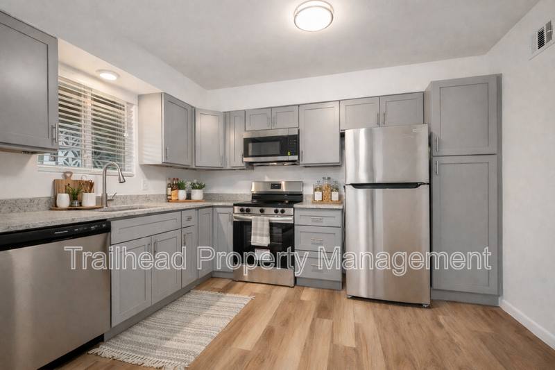 House for rent at 8300 Robinson St #2, Overland Park, KS 66212