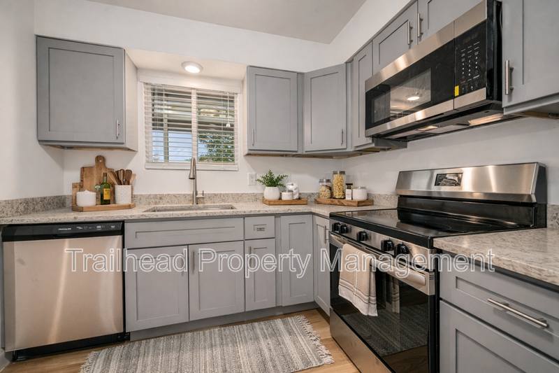 House for rent at 8300 Robinson St #2, Overland Park, KS 66212