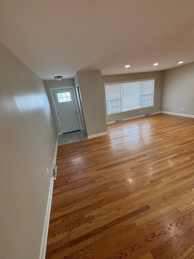 Apartment for rent at 3021-31 Lynn Court, Arlington Heights, IL 60005
