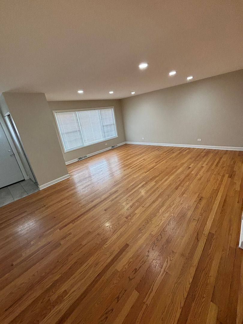 Apartment for rent at 3021-31 Lynn Court, Arlington Heights, IL 60005