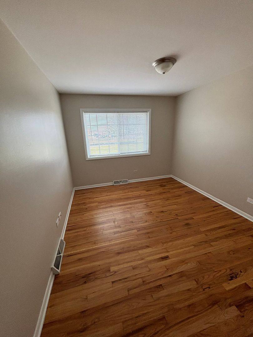 Apartment for rent at 3021-31 Lynn Court, Arlington Heights, IL 60005