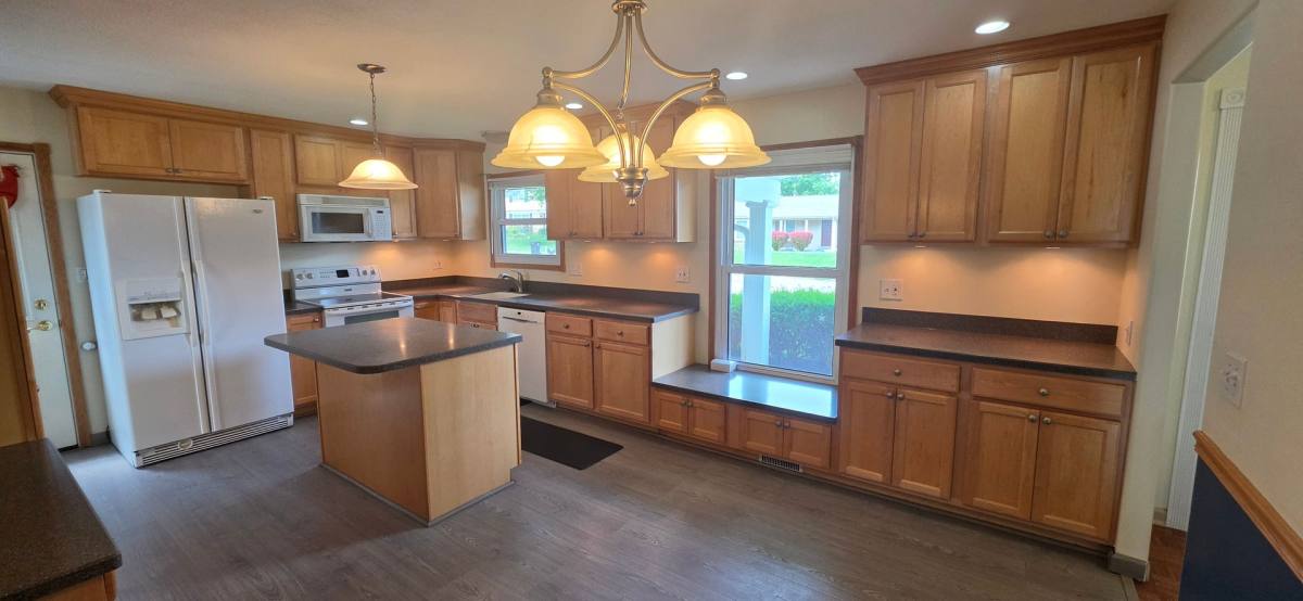 House for rent at 11864 Featherwood Dr, Saint Louis, MO 63146