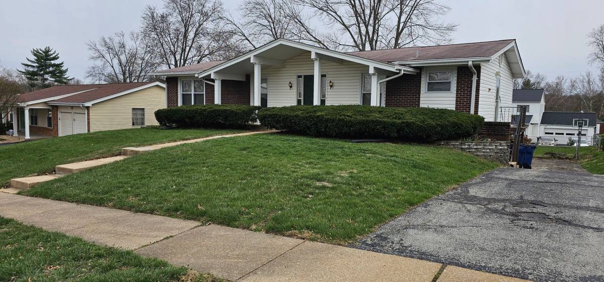 House for rent at 11864 Featherwood Dr, Saint Louis, MO 63146