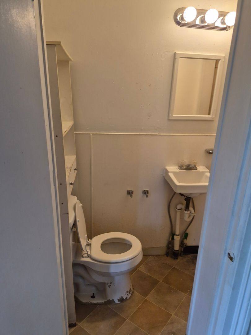 Apartment for rent at 227 Douglas, Kalamazoo, MI 49007
