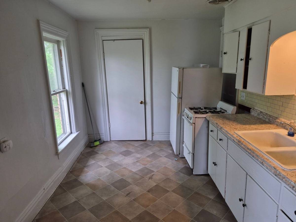 Apartment for rent at 227 Douglas, Kalamazoo, MI 49007