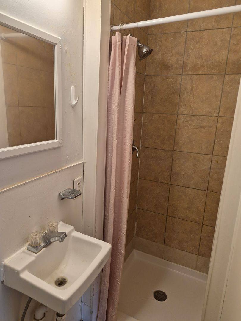 Apartment for rent at 227 Douglas, Kalamazoo, MI 49007
