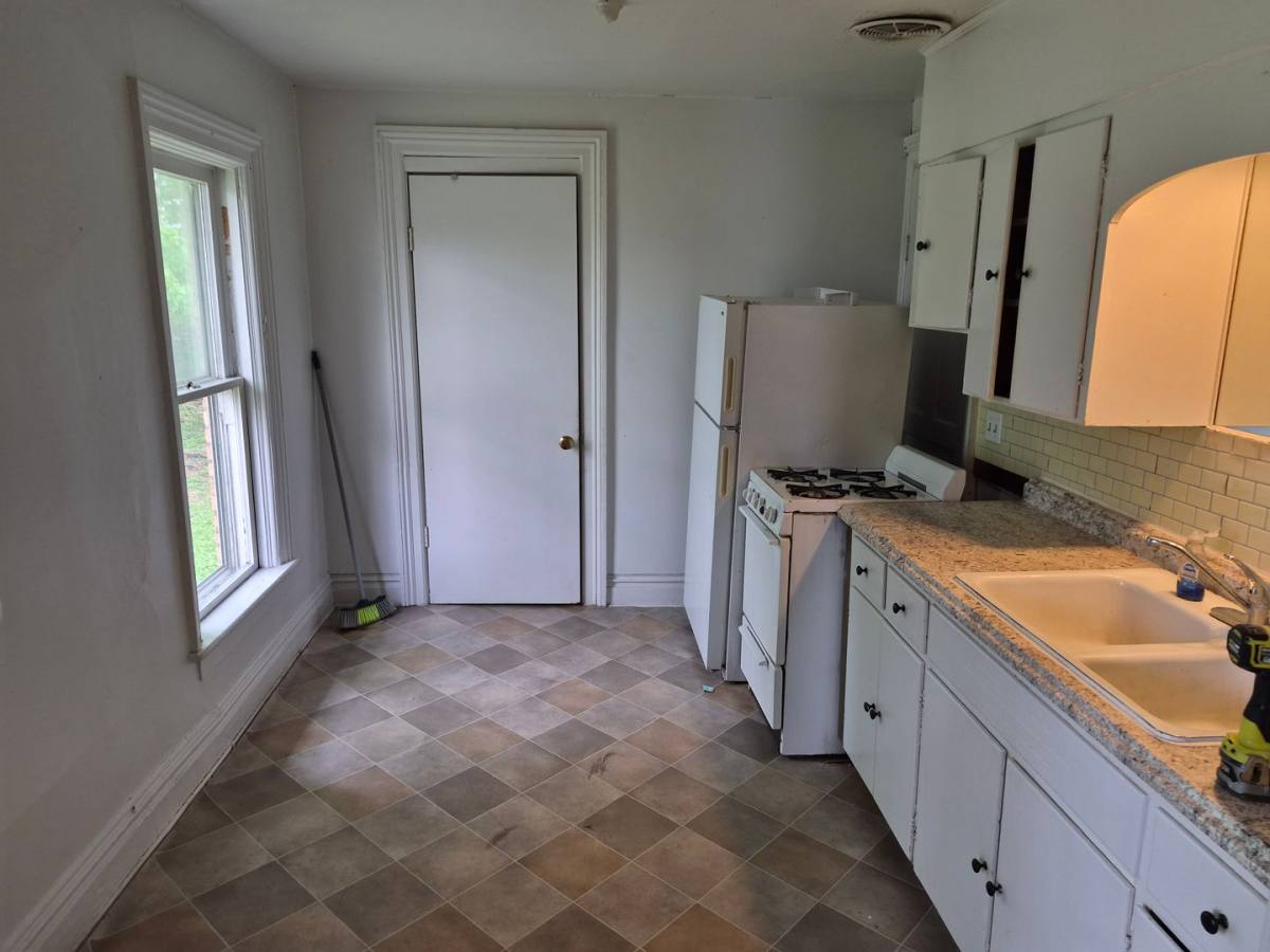 Apartment for rent at 227 Douglas, Kalamazoo, MI 49007