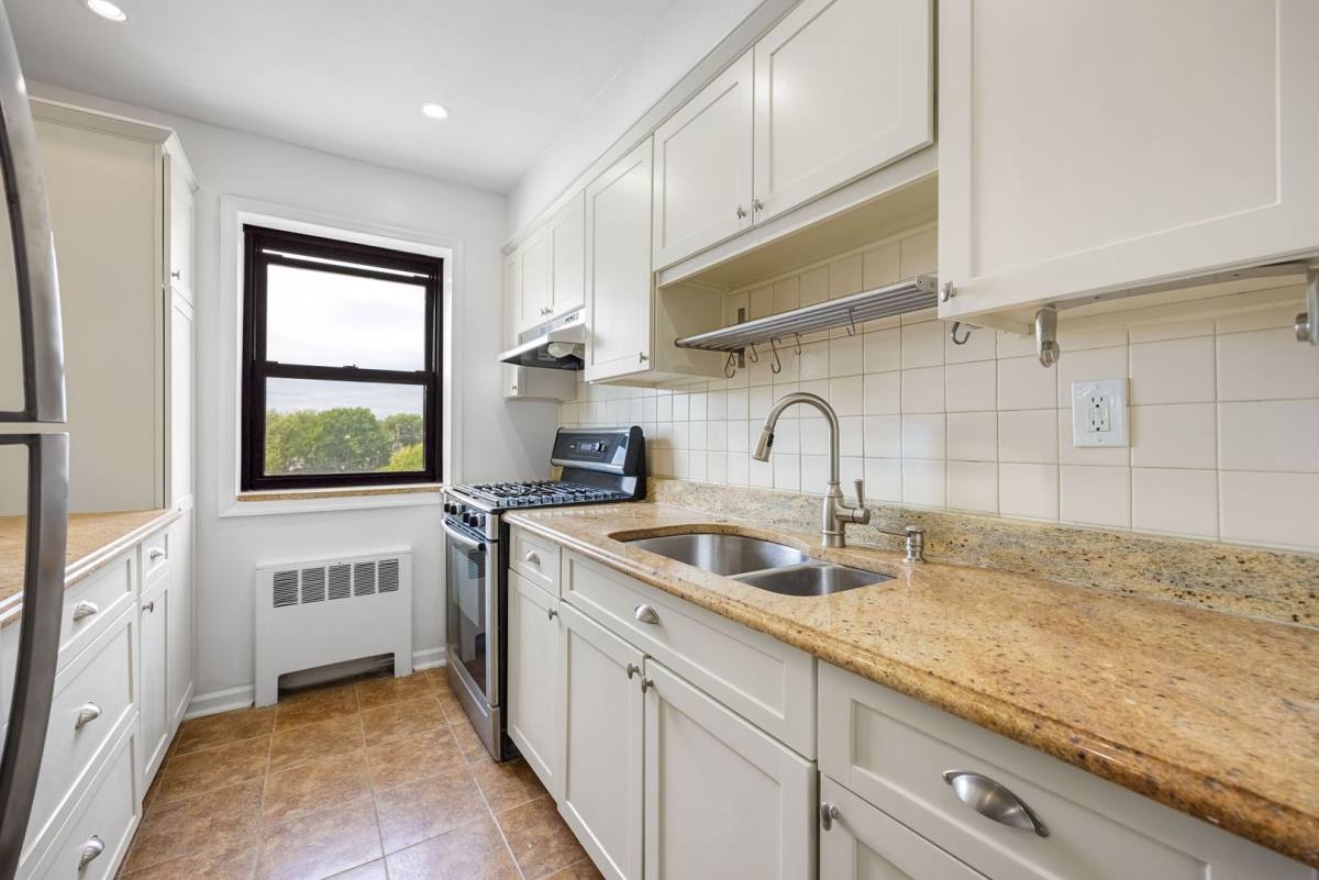 Apartment for rent at 2335 Hudson Terrace, Fort Lee, NJ 07024