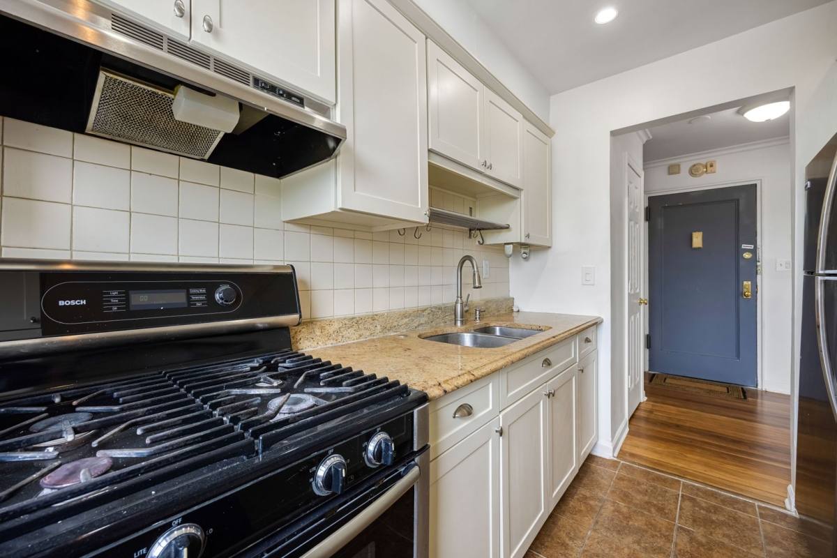 Apartment for rent at 2335 Hudson Terrace, Fort Lee, NJ 07024