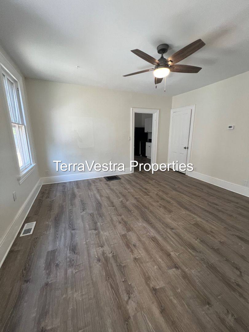 Apartment for rent at 41-43 E Ave, Bridgeton, NJ 08302