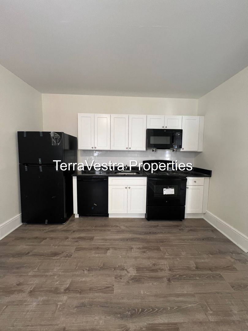 Apartment for rent at 41-43 E Ave, Bridgeton, NJ 08302