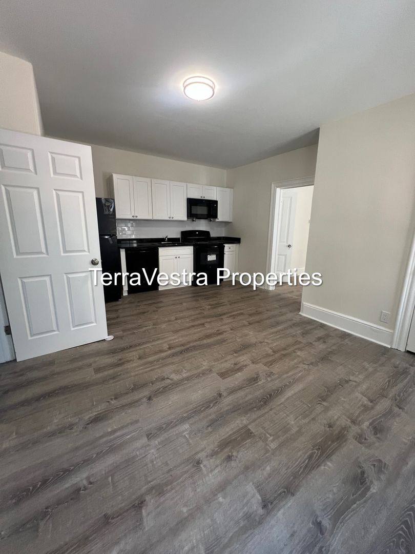 Apartment for rent at 41-43 E Ave, Bridgeton, NJ 08302