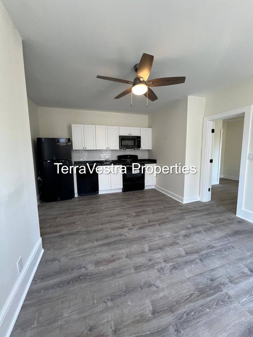 Apartment for rent at 41-43 E Ave, Bridgeton, NJ 08302