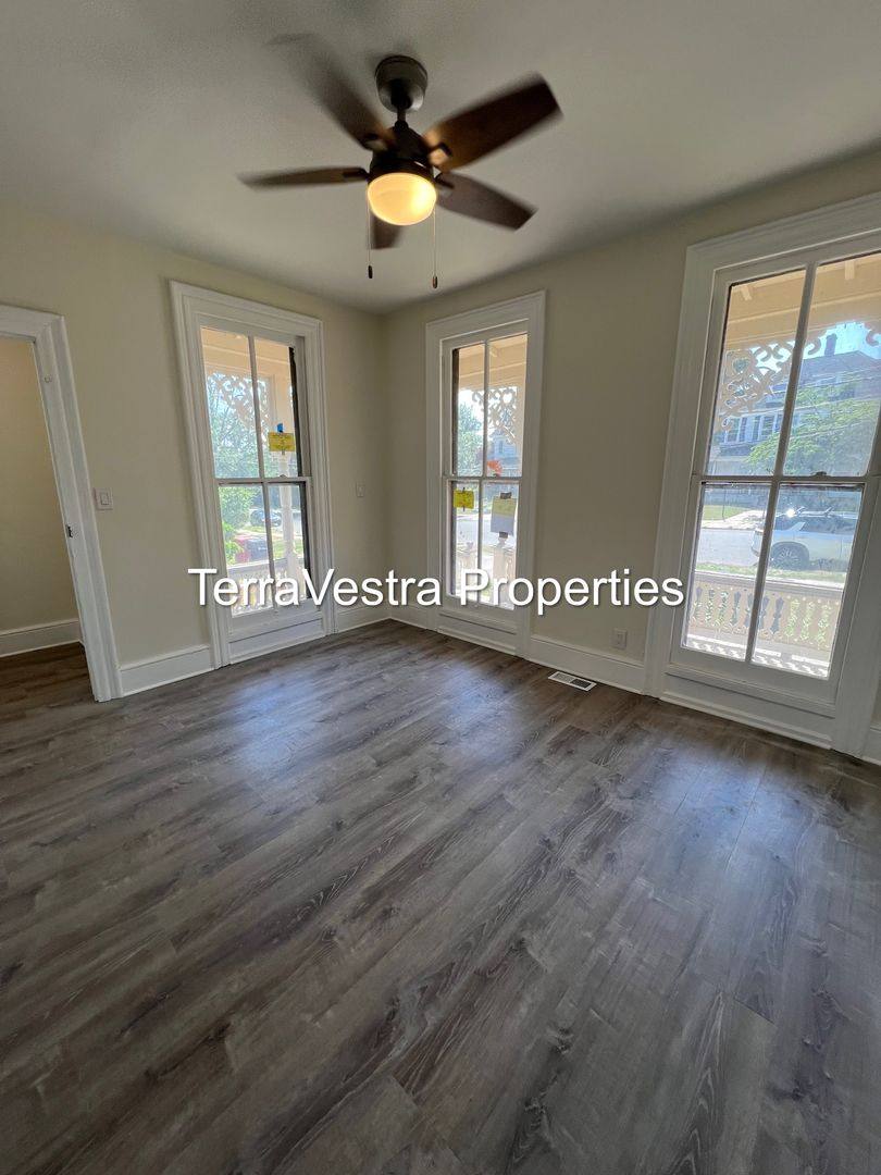 Apartment for rent at 41-43 E Ave, Bridgeton, NJ 08302