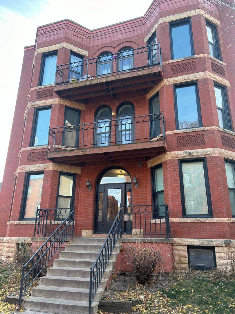 Apartment for rent at 735 E 16th St, Minneapolis, MN 55404