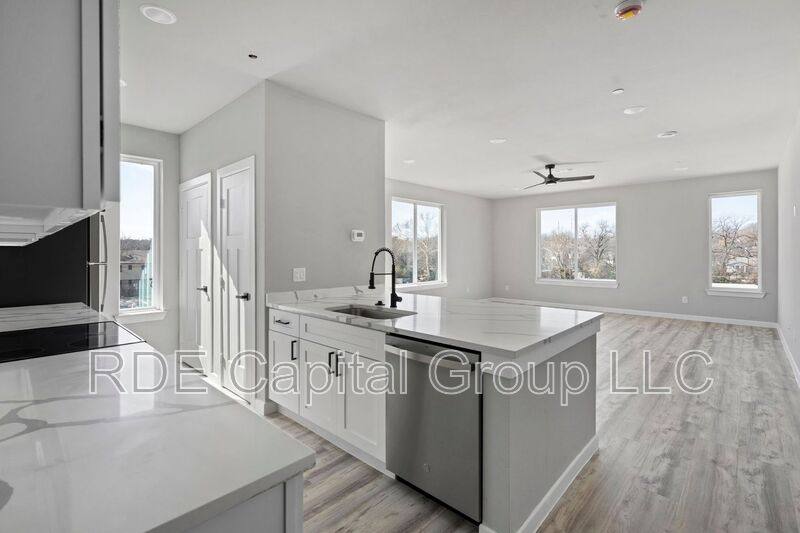 Apartment for rent at 948 S Corinth St Rd #10, Dallas, TX 75215