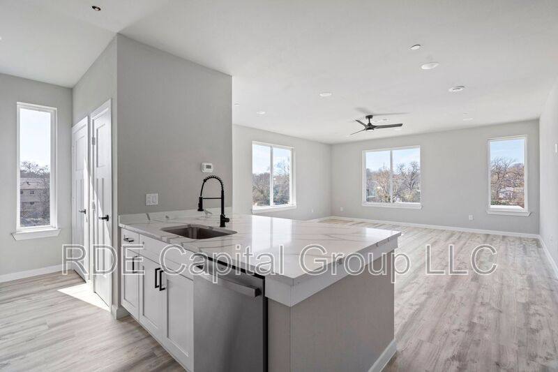 Apartment for rent at 948 S Corinth St Rd #15, Dallas, TX 75215