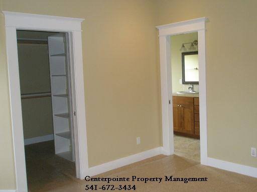 House for rent at 786 S Savoy Court, Roseburg, OR 97471