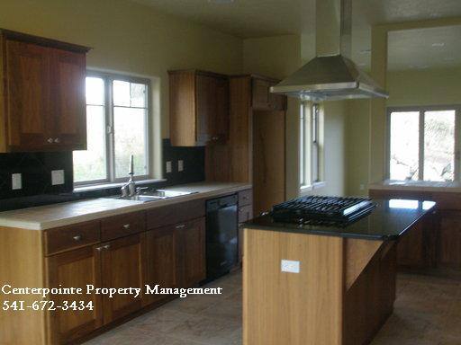 House for rent at 786 S Savoy Court, Roseburg, OR 97471