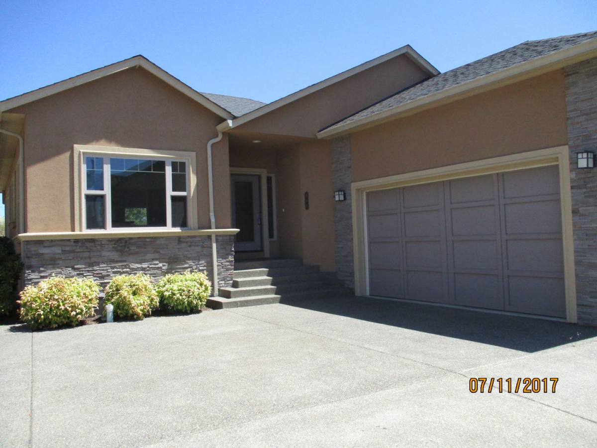 House for rent at 786 S Savoy Court, Roseburg, OR 97471