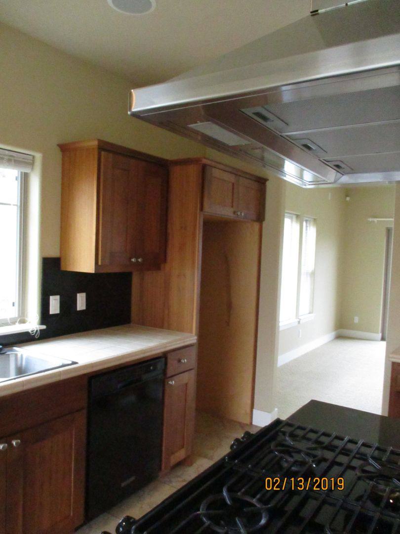 House for rent at 786 S Savoy Court, Roseburg, OR 97471