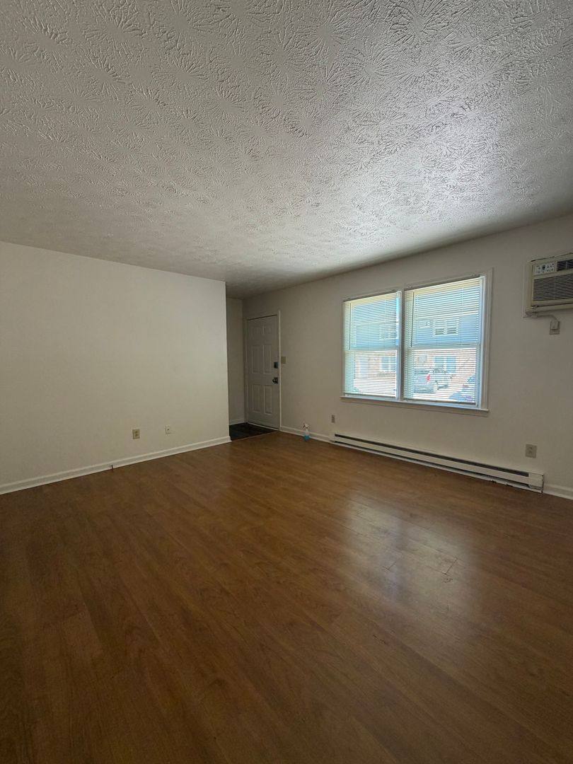 Apartment for rent at 190 Macey Ave, Versailles, KY 40383