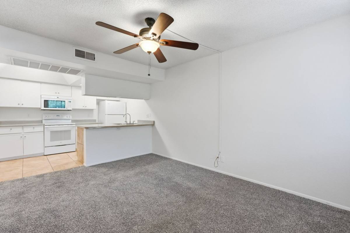 Apartment for rent at 402 N 52nd St, Phoenix, AZ 85008