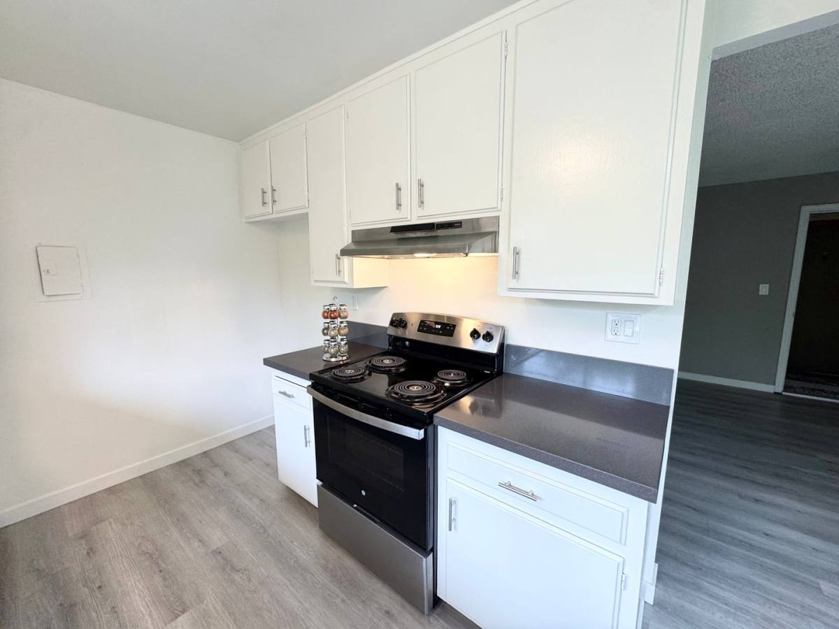 Apartment for rent at 1071 Walnut Ave, Tustin, CA 92780