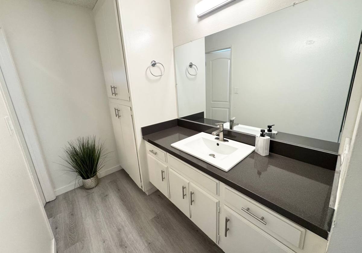 Apartment for rent at 1071 Walnut Ave, Tustin, CA 92780