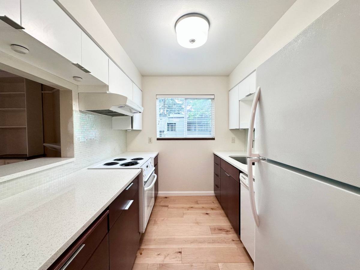 Apartment for rent at 15938 Quarry Rd, Lake Oswego, OR 97035