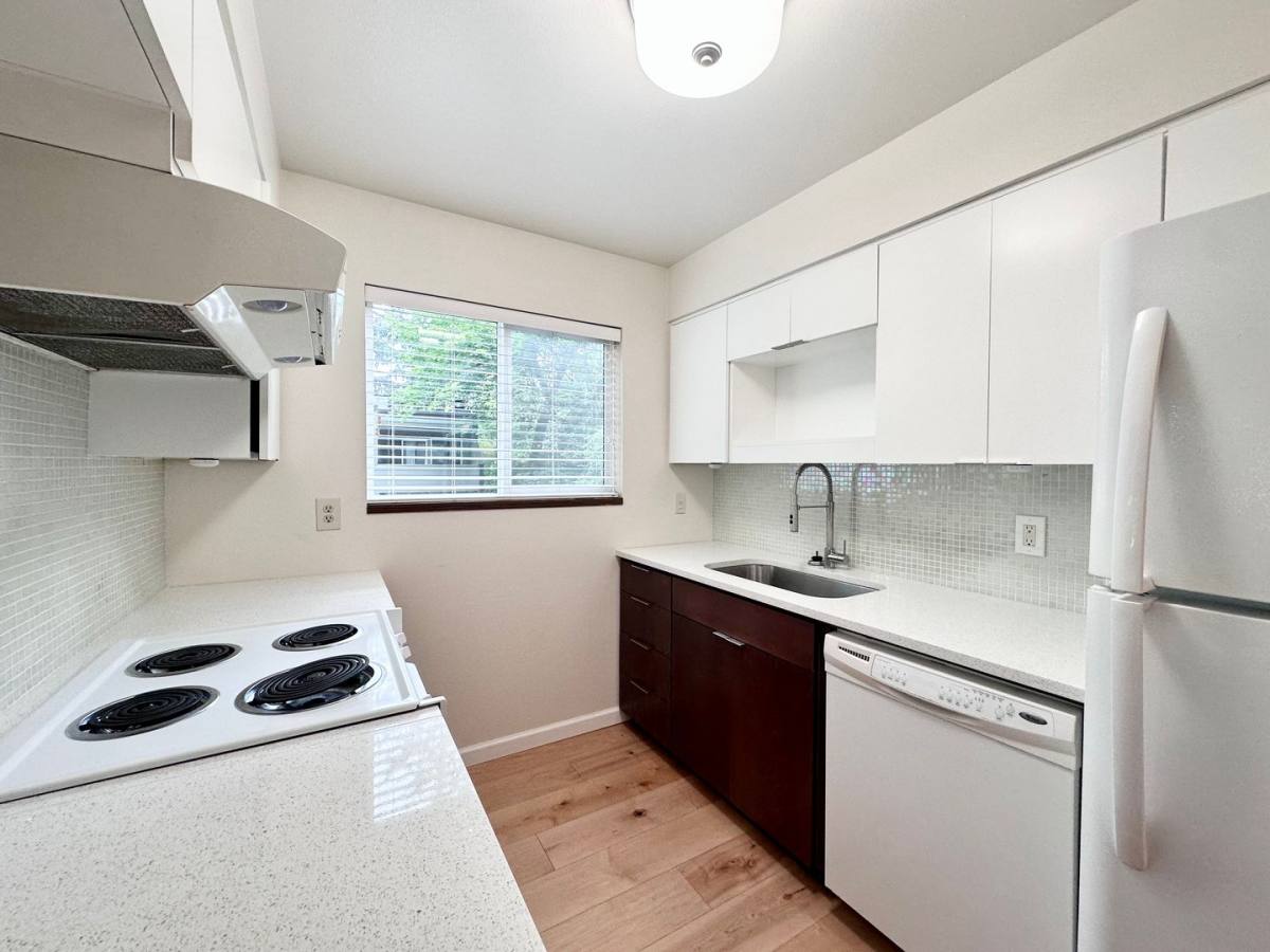 Apartment for rent at 15938 Quarry Rd, Lake Oswego, OR 97035