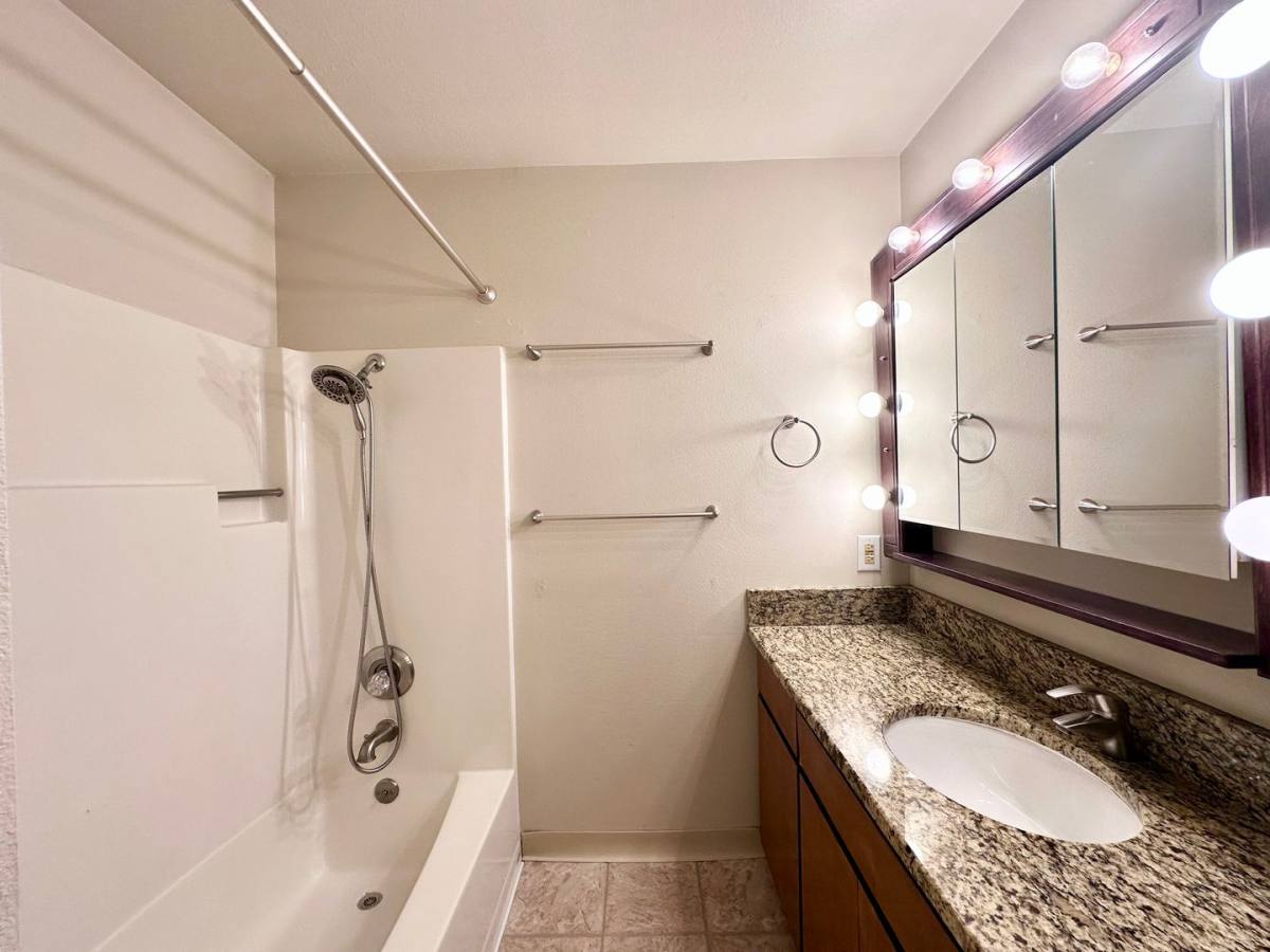 Apartment for rent at 15938 Quarry Rd, Lake Oswego, OR 97035