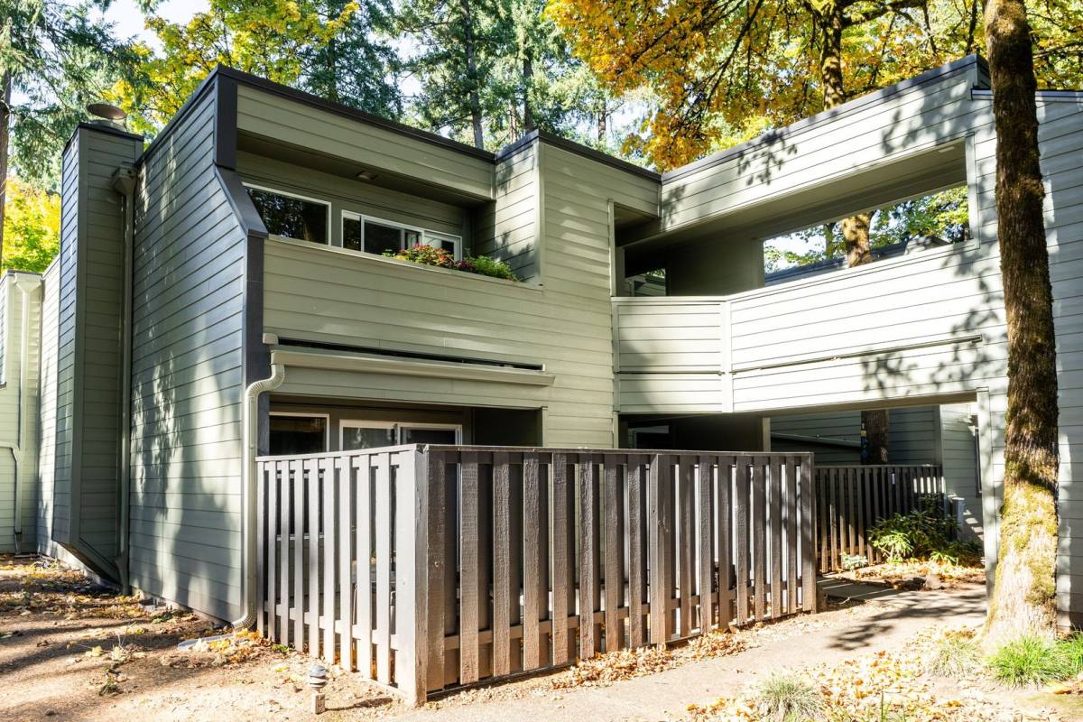 Apartment for rent at 15938 Quarry Rd, Lake Oswego, OR 97035