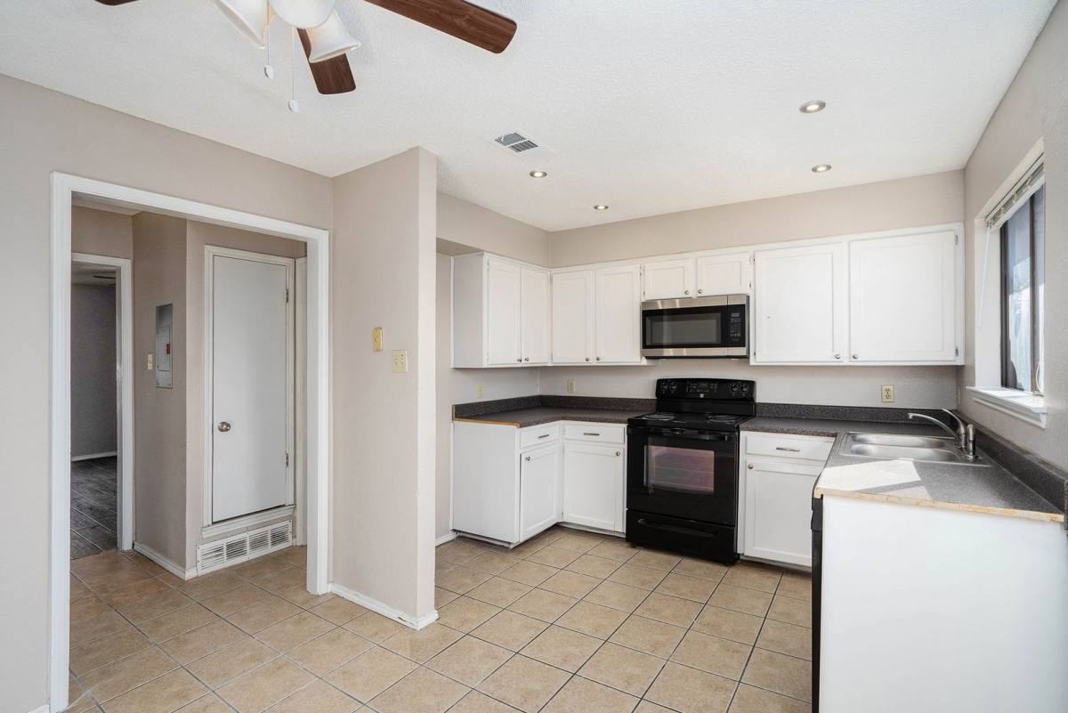 Apartment for rent at 3301 Aurora St #D, Haltom City, TX 76117