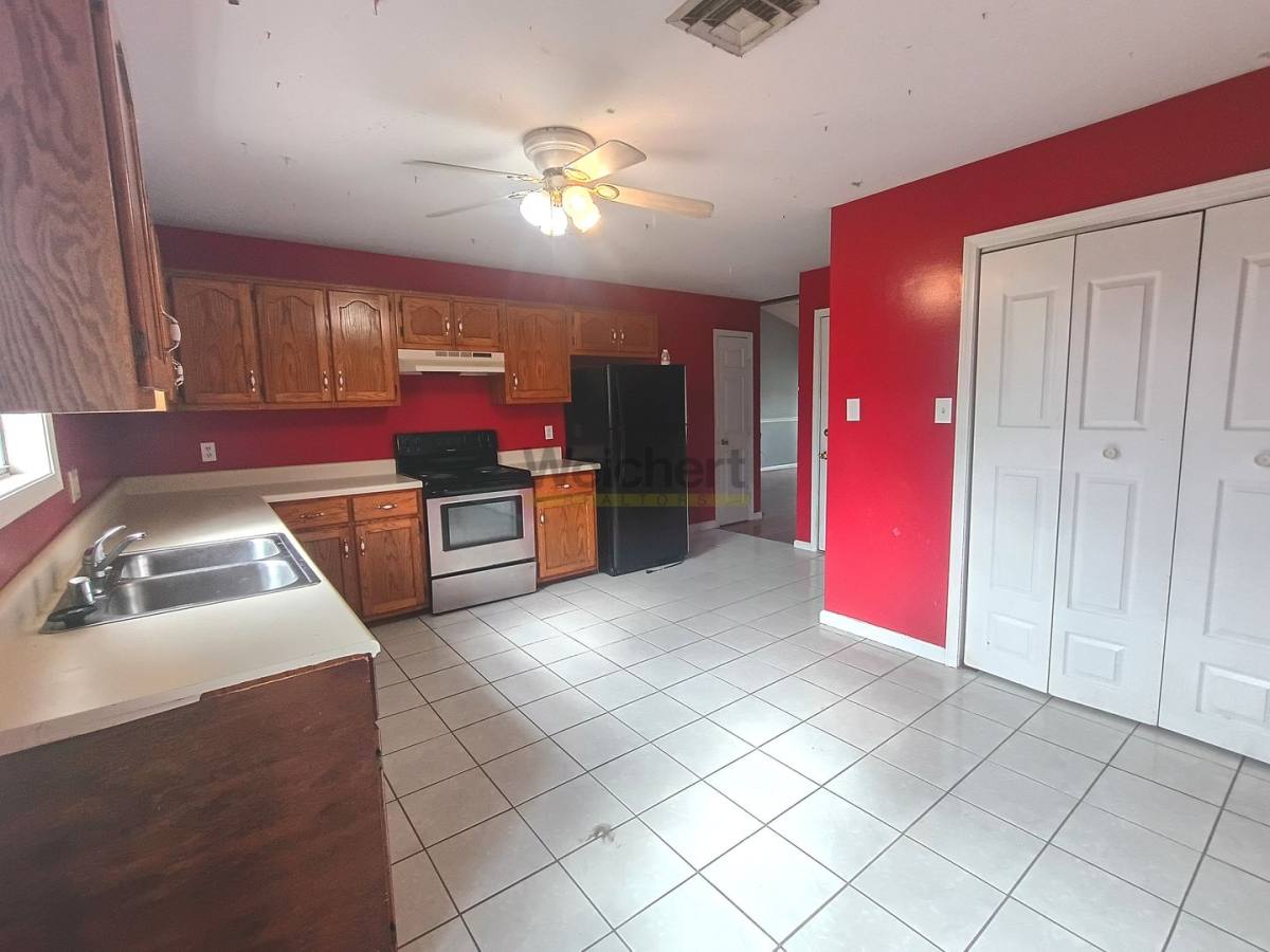 House for rent at 1101 N 28th St, Paragould, AR 72450