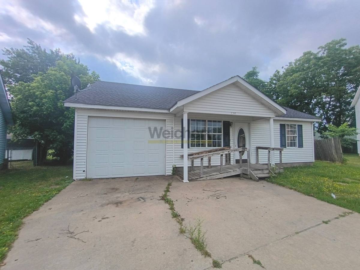 House for rent at 1101 N 28th St, Paragould, AR 72450