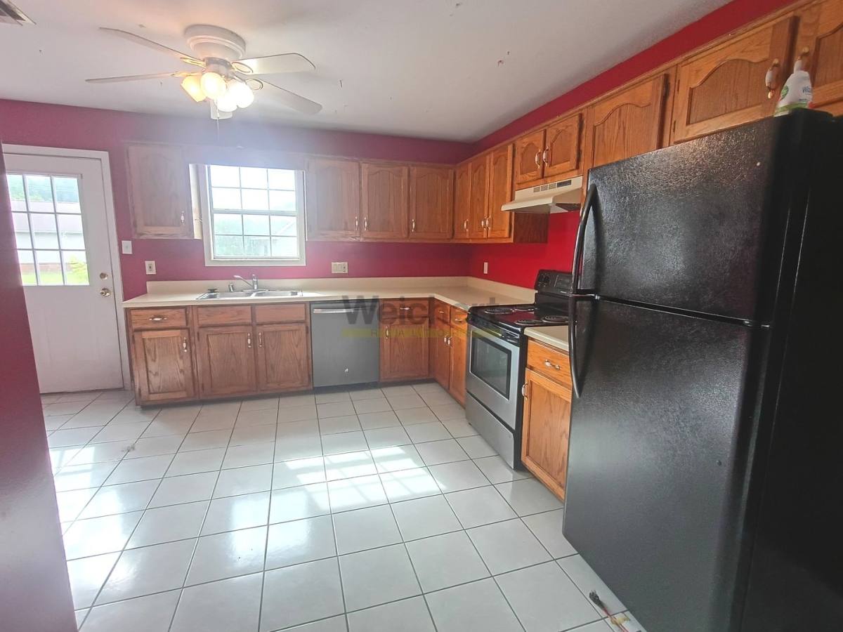 House for rent at 1101 N 28th St, Paragould, AR 72450