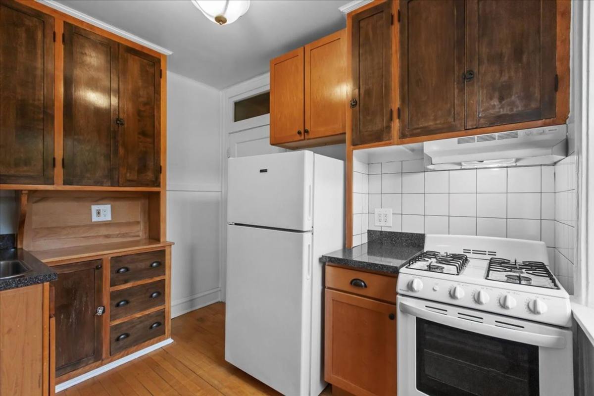 Apartment for rent at 1729 W Thorndale Ave, Chicago, IL 60660