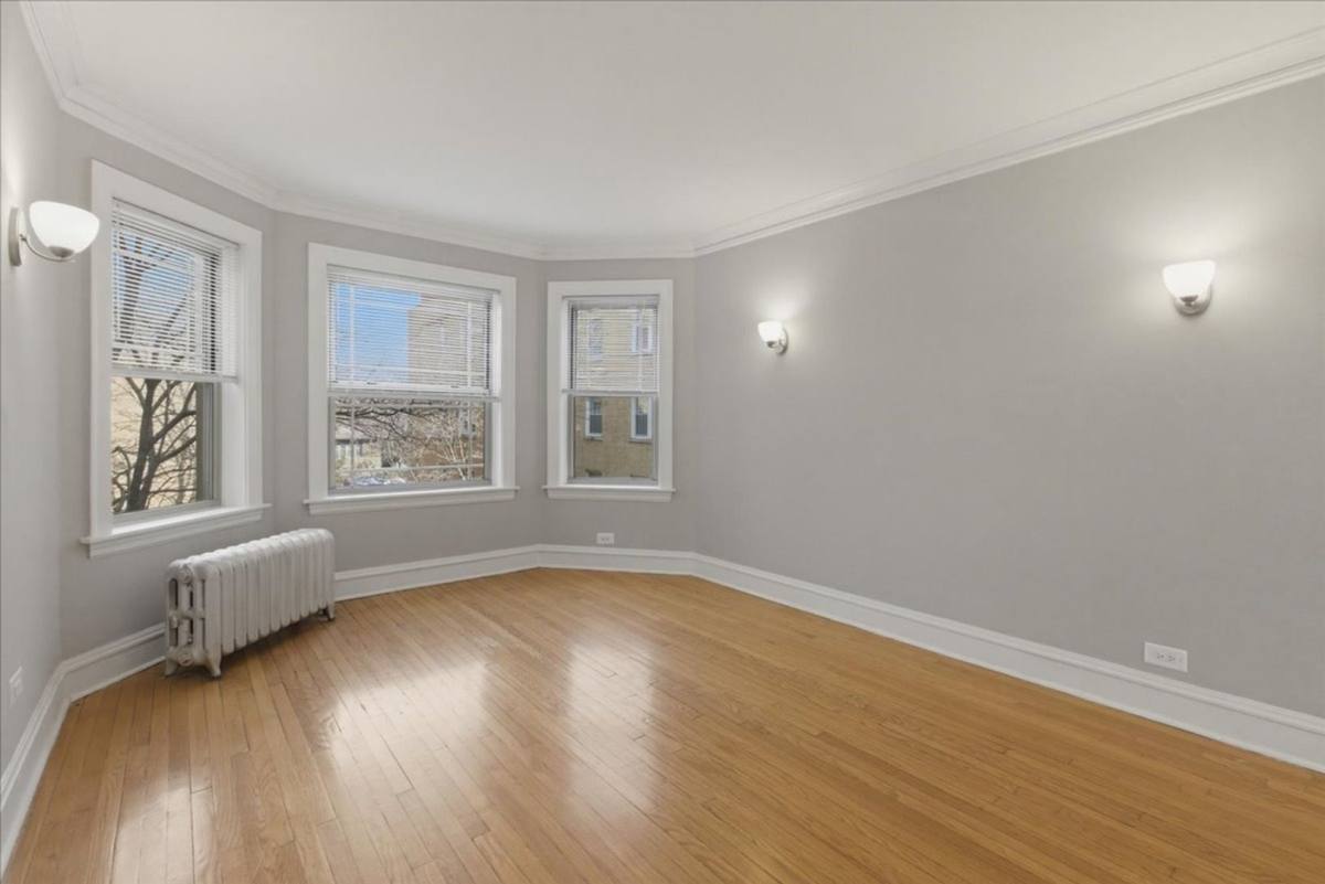 Apartment for rent at 1729 W Thorndale Ave, Chicago, IL 60660