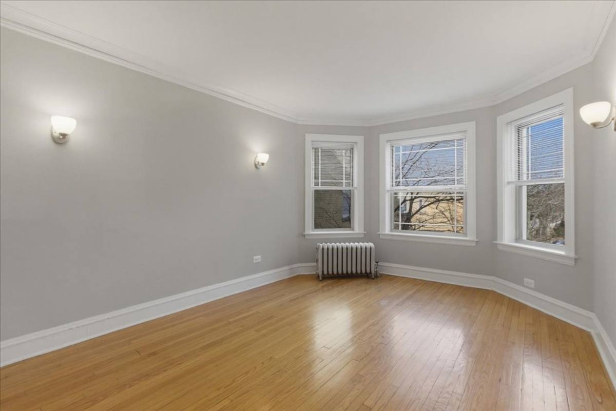 Apartment for rent at 1729 W Thorndale Ave, Chicago, IL 60660