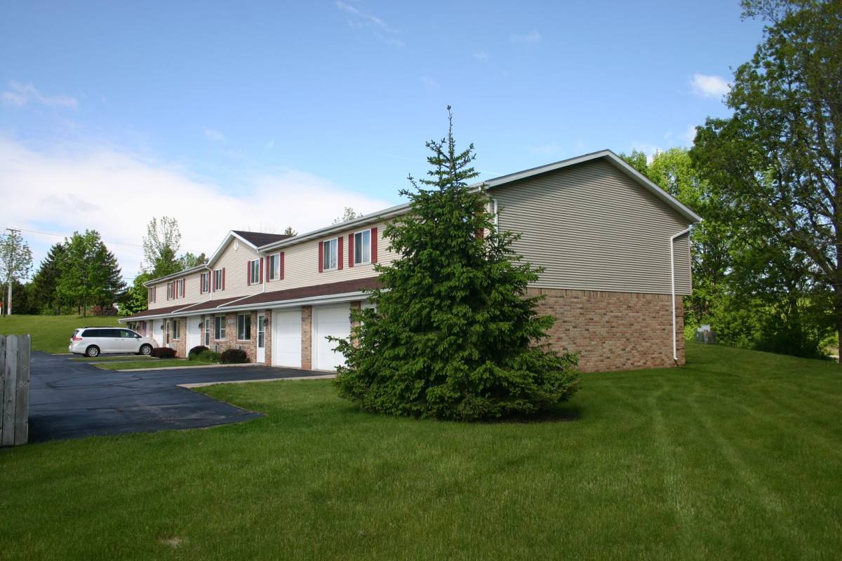 Townhouse for rent at 1516 Vogt Dr, West Bend, WI 53095