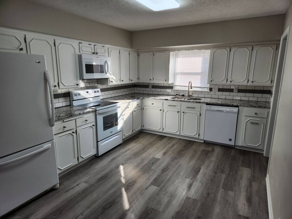 House for rent at 12223 Weir St, Omaha, NE 68137