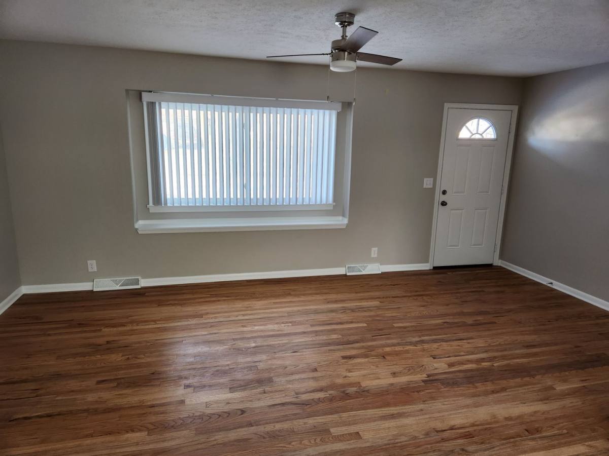 House for rent at 12223 Weir St, Omaha, NE 68137