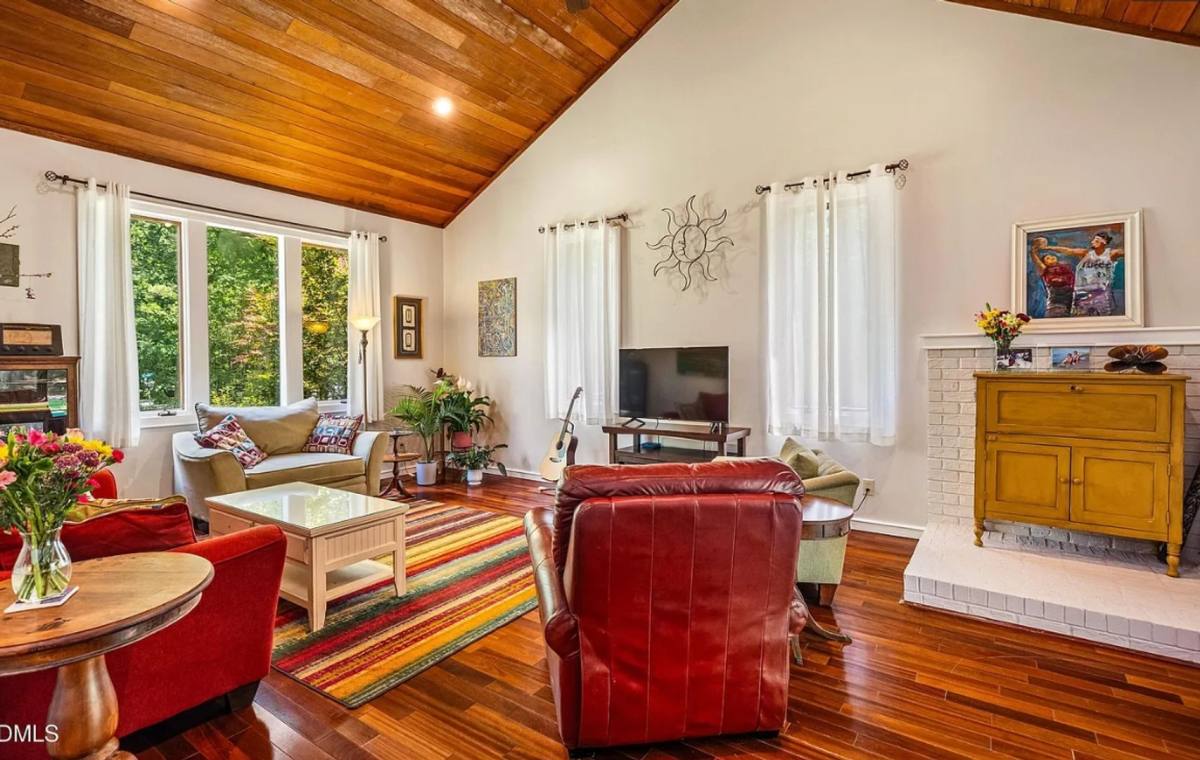 House for rent at 206 Lisa Dr, Carrboro, NC 27510