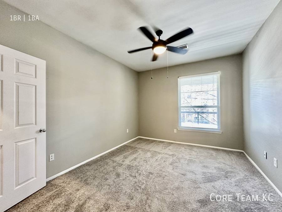 Apartment for rent at 701 Westport Rd, Kansas City, MO 64111