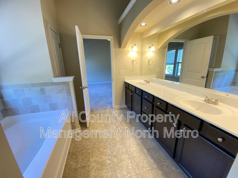 House for rent at 5060 Glencliff Dr, Buford, GA 30518