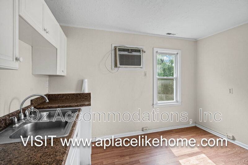 Apartment for rent at 563 S Ash Ave #3, Independence, MO 64053