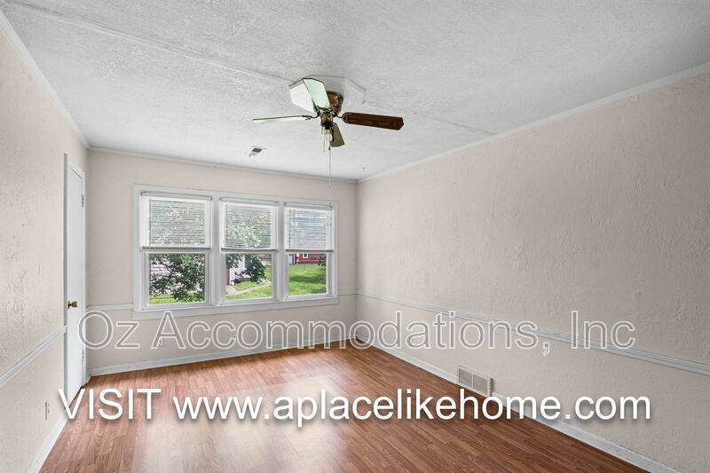 Apartment for rent at 563 S Ash Ave #3, Independence, MO 64053