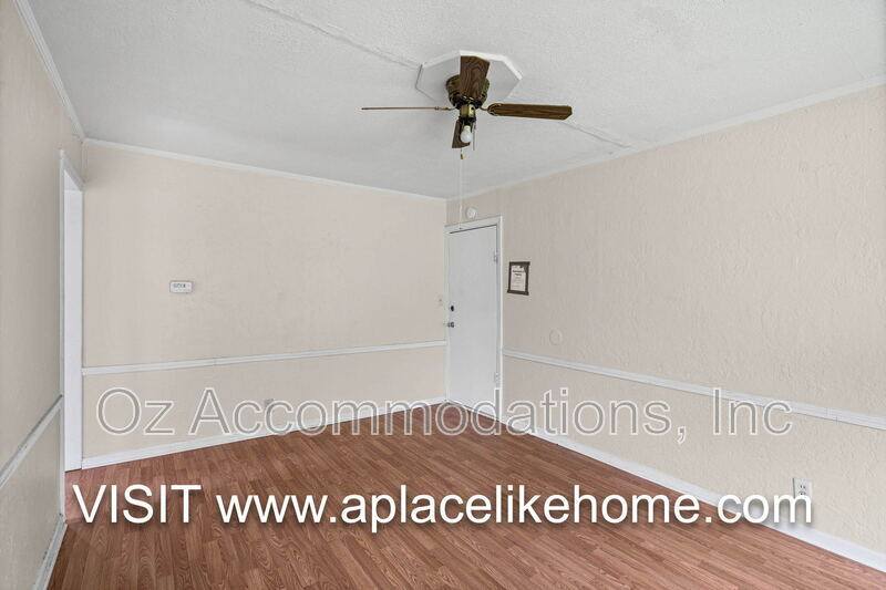 Apartment for rent at 563 S Ash Ave #3, Independence, MO 64053