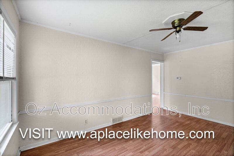 Apartment for rent at 563 S Ash Ave #3, Independence, MO 64053